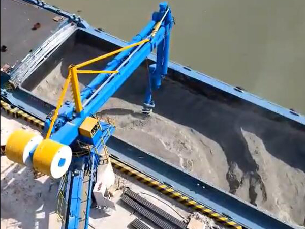 固定式卸船機(jī)現(xiàn)場(chǎng)